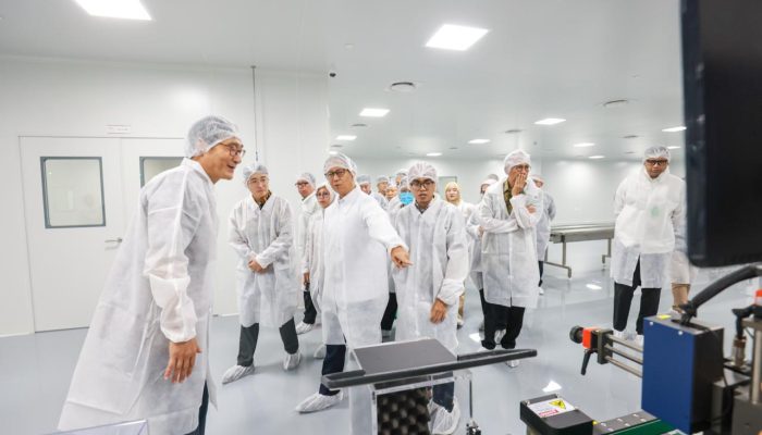 Menkes Tinjau Kesiapan Komersialisasi Pabrik Plasma Pertama Indonesia