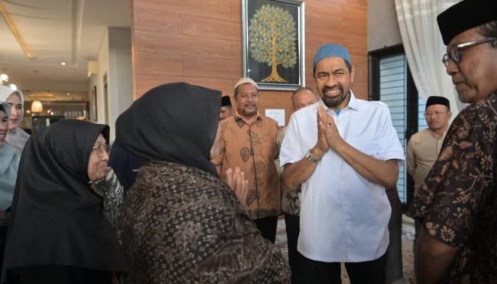 Gubernur Aceh Takziah ke Rumah Duka Zaini Abdullah