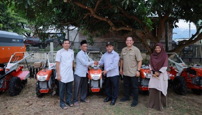 Pemkab Aceh Besar Salurkan 40 Unit Alsintan