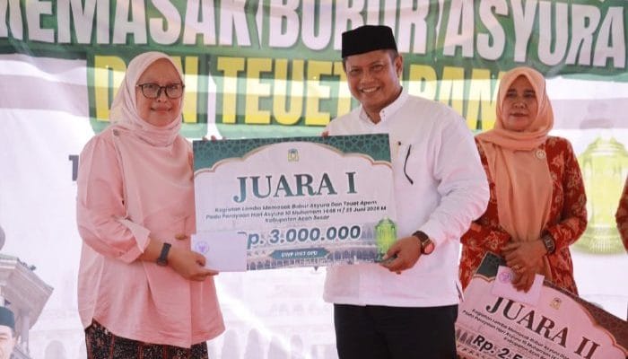 Diskopukmdag Juara Lomba Toet Apam dan Bubur Asyura