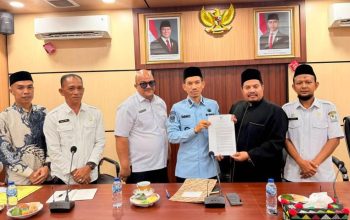 Bupati Aceh Barat Serahkan Perbup Adat Perkawinan ke MAA