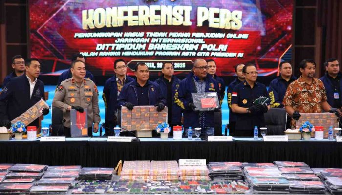 Polri Tangkap Buronan Interpol Beijing