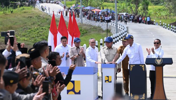 Prabowo Resmikan 32 Ruas Jalan Daerah di Aceh