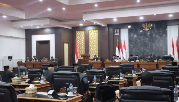 DPRK Nagan Raya Serahkan Rekomendasi LKPJ Bupati Tahun 2025