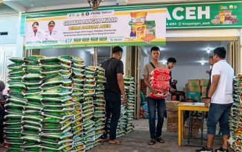 Seribu Paket Sembako Bersubsidi Diserbu Warga Banda Aceh
