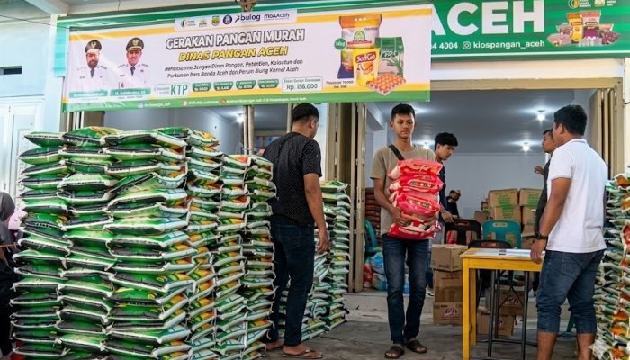 Seribu Paket Sembako Bersubsidi Diserbu Warga Banda Aceh