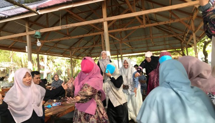 Kuah Pliek U dan Tawa: Saat Keluarga Besar Al Zahrah Pupuk Silaturrahmi