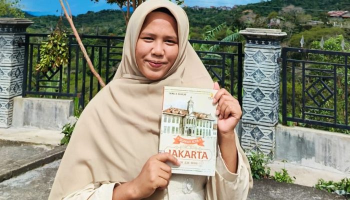 Santri Al Zahrah Zahratul Aini Raih Juara Resensi Buku Se-Kabupaten Bireuen