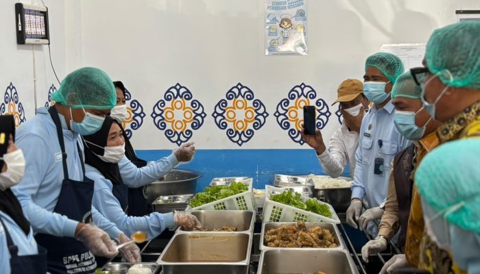 Menteri Wihaji Tinjau Dapur MBG, Pastikan Gizi Tepat Sasaran