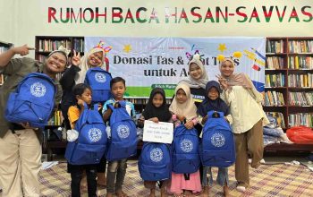 YSAP Salurkan 300 Tas Sekolah untuk Penyintas Banjir Aceh