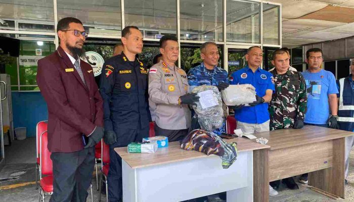 TNI AU dan Avsec Gagalkan Pengiriman 2,8 Kg Ganja di Blang Bintang