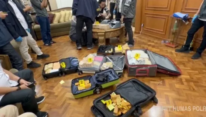 Polri Sita Emas dan Uang Senilai Rp476 Miliar