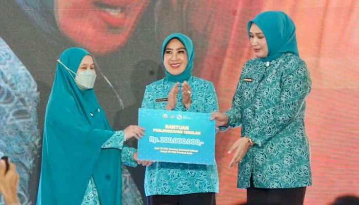 TP PKK Sulsel Bantu Anak Korban Banjir Aceh Rp200 Juta