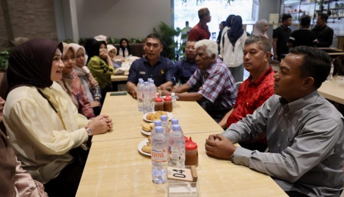 Kak Na Pererat Silaturahmi Bersama Masyarakat Aceh Makassar