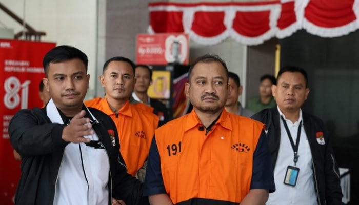 KPK Tahan Bupati Pemalang dan Tiga Tersangka Kasus Pemerasan