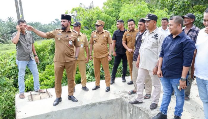 Al-Farlaky Tinjau Pembangunan Jembatan Gantung Bhom Lama