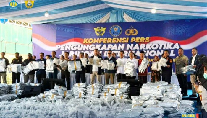Bea Cukai dan BNN Gagalkan Penyelundupan 3,37 Ton Ganja