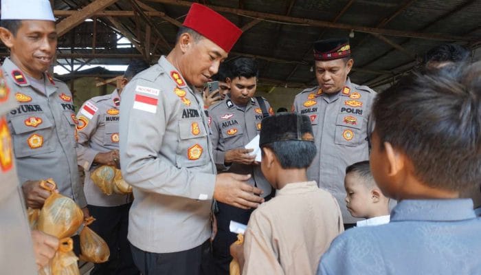 Kapolres Santuni Anak Yatim dan Warga Kurang Mampu
