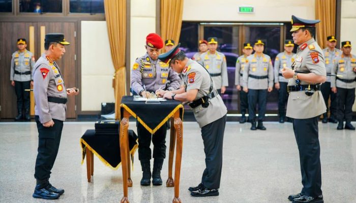 Kapolri Pimpin Sertijab Enam Kapolda Jajaran