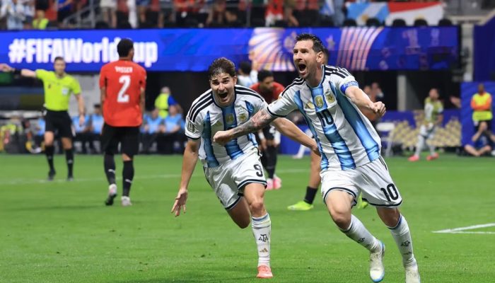 Diwarnai Dua Keputusan Kontroversial, Argentina Menang Dramatis 3-2 Atas Mesir