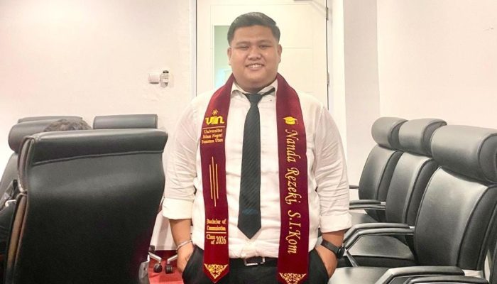 Nanda Rezeki, Alumnus Al Zahrah Lulus Cum Laude sebagai Sarjana Komunikasi