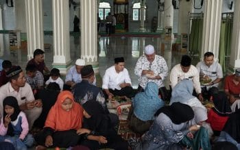 Dek Fadh Hadiri Maulid Nabi Bersama Anak Yatim Pidie