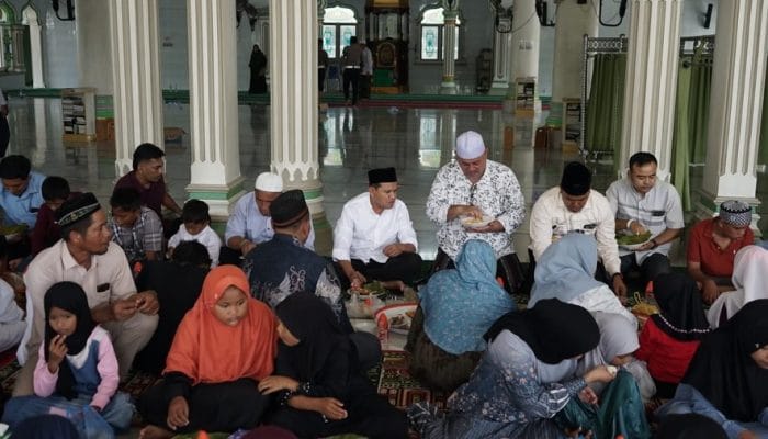 Dek Fadh Hadiri Maulid Nabi Bersama Anak Yatim Pidie
