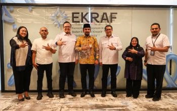 Bupati Al-Farlaky Dorong Tenun dan Tikar Aceh Timur Naik Kelas