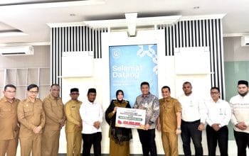 Bank Aceh Serahkan Zakat Perusahaan Rp400 Juta