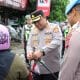 Sambut Kemerdekaan RI Kapolres Aceh Barat Bagikan Bendera 