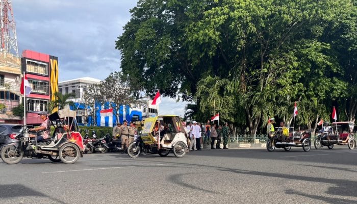 Konvoi Becak Merah Putih Semarakkan HUT ke-81 RI