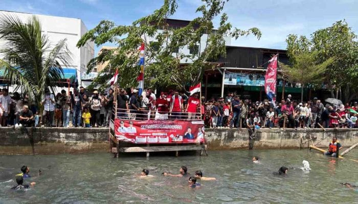 Ratusan Warga Ramaikan Lomba Tangkap Bebek di Krueng Aceh