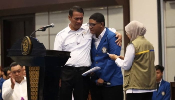 Mentan Amran Perintahkan Bulog Segera Kirim Beras ke Alor