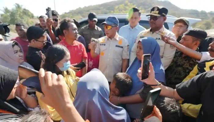 Warga Setop Mobil Mendagri Keluhkan Kondisi Pascagempa