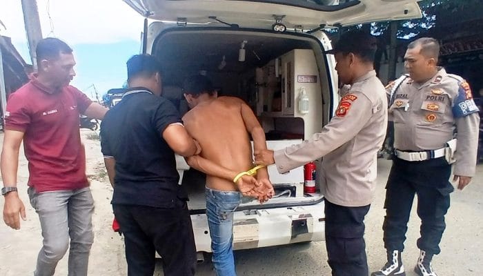 Polisi Evakuasi Pria Diduga Alami Gangguan Jiwa ke RSUD Cut Meutia