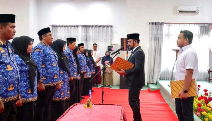 Al-Farlaky Lantik 21 Kepsek dan 8 Kepala Puskesmas