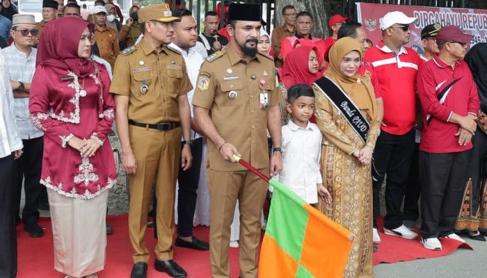 Al-Farlaky Lepas Pawai Karnaval HUT ke-81 RI