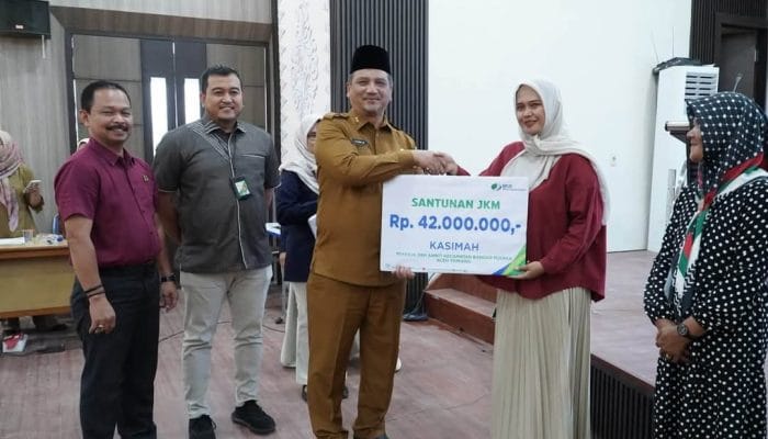 Pemkab Aceh Tamiang Salurkan Bantuan Usaha untuk Warga