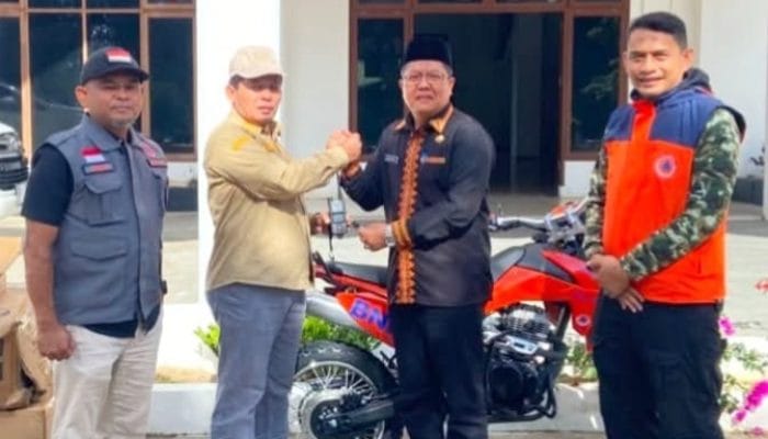 Wabup Gayo Lues Serahkan Bantuan Peralatan dari BNPB