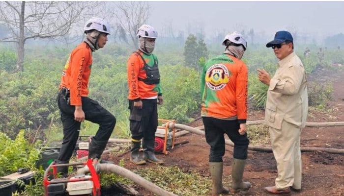 Presiden Prabowo Tinjau Lahan Terdampak Karhutla di Kubu Raya