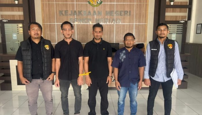 Tiga Tersangka Pencurian Besi Jembatan Bener Meriah Diserahkan