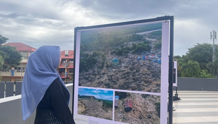 Puluhan Foto Bencana Ini Simpan Kisah Mengharukan Para Korban