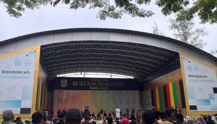 Warga Padati Taman Bustanussalatin Saksikan Eksekusi Cambuk