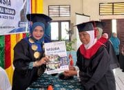 53 Lansia Aceh Timur Lulus Sekolah Lansia