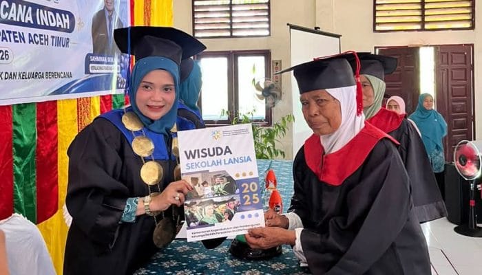 53 Lansia Aceh Timur Lulus Sekolah Lansia