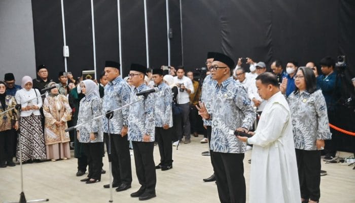 Meutya Kukuhkan Komisioner KIP, Perangi Hoaks dan Deepfake Nasional