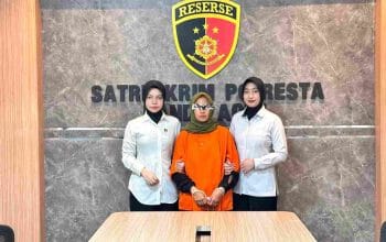 Takut Diburu Polisi, Wanita Pencuri Emas Menyerahkan Diri