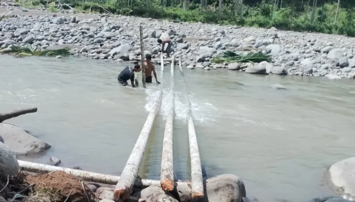 TNI Bangun Jembatan Perintis 115 Meter di Sawang