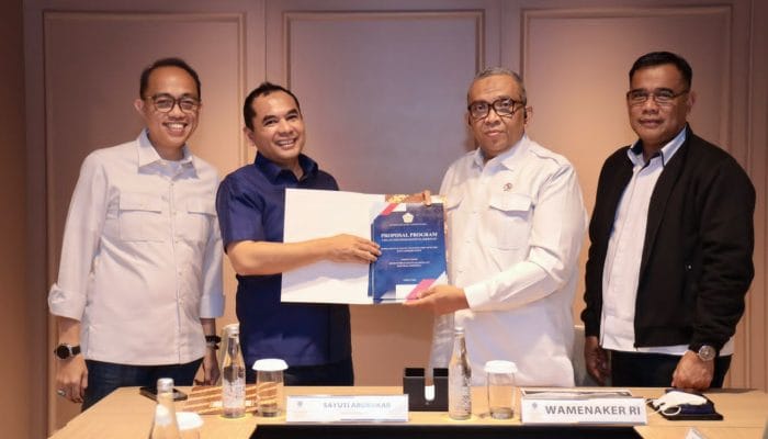 Wali Kota Lhokseumawe Bahas Peluang Kerja dengan Wamenaker