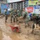 Banjir Bandang Solok, TNI Bantu Evakuasi dan Bersihkan Material